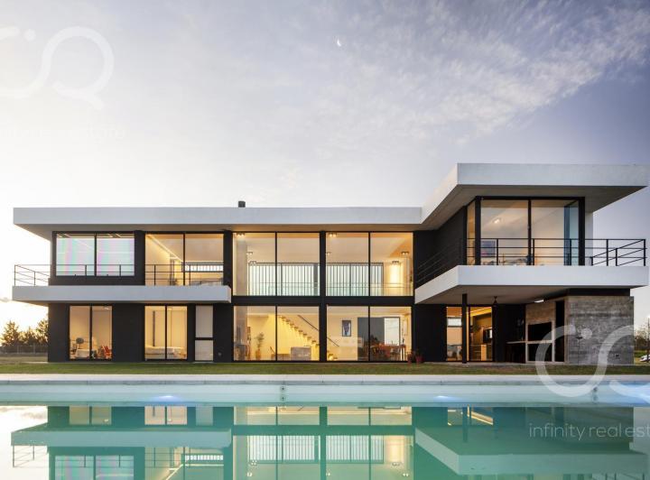 Casa · 400m² · 6 Ambientes