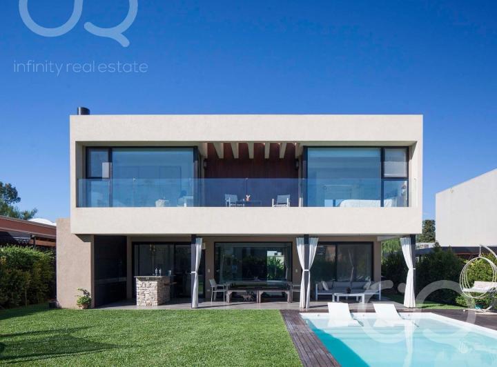 Casa · 200m² · 5 Ambientes · 2 Cocheras