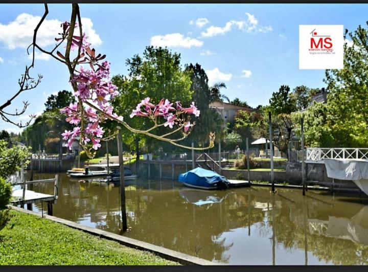Casa · 300m² · 9 Ambientes · 2 Cocheras