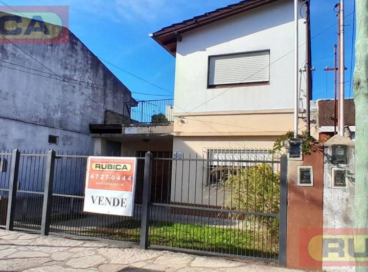 Casa · 200m² · 6 Ambientes · 3 Cocheras