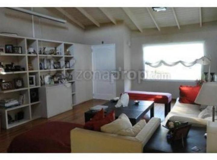 Casa · 200m² · 5 Ambientes · 5 Cocheras