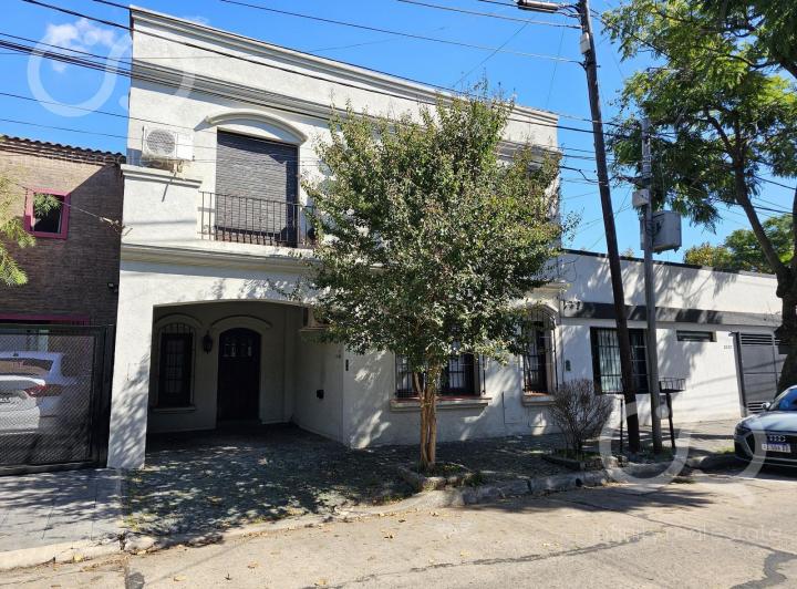 Casa · 220m² · 5 Ambientes · 1 Cochera