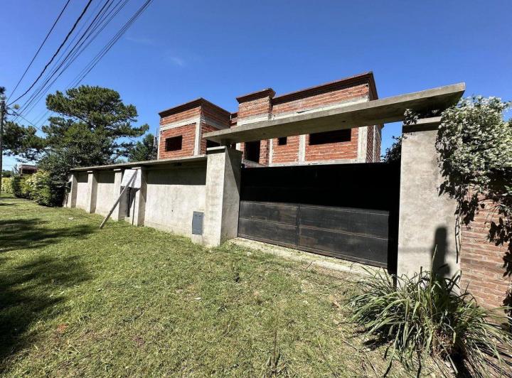 Casa · 310m² · 7 Ambientes · 2 Cocheras