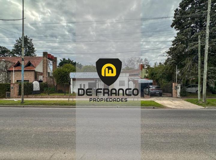 Casa · 275m² · 10 Ambientes · 1 Cochera