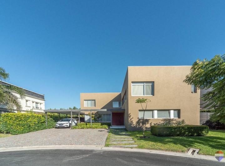 Casa · 276m² · 5 Ambientes