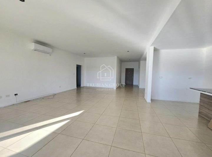 Casa · 160m² · 5 Ambientes · 2 Cocheras