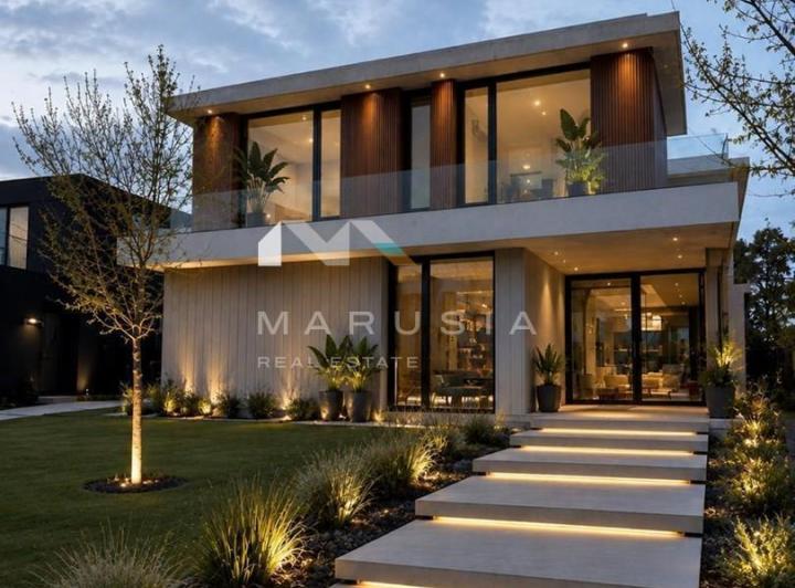 Casa · 330m² · 6 Ambientes · 1 Cochera