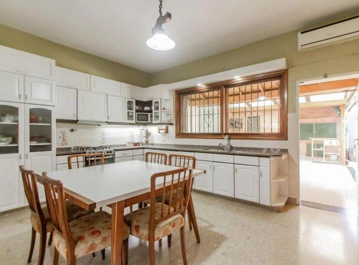 Casa · 164m² · 7 Ambientes · 1 Cochera