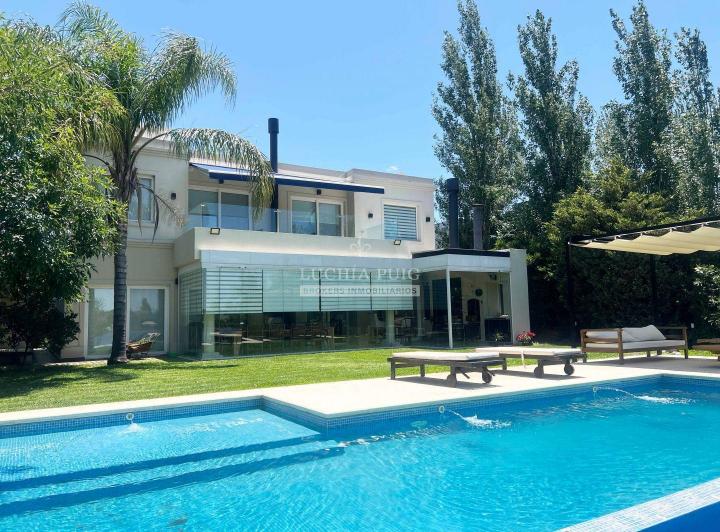 Casa · 349m² · 5 Ambientes · 2 Cocheras