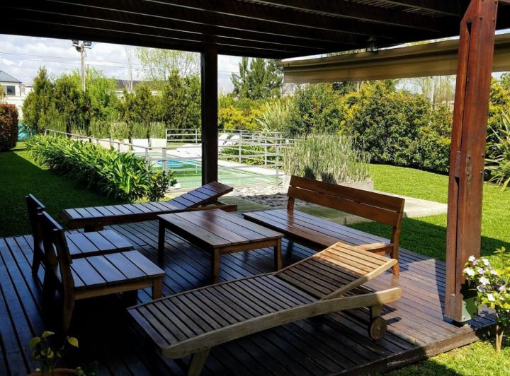 Casa · 314m² · 7 Ambientes · 4 Cocheras