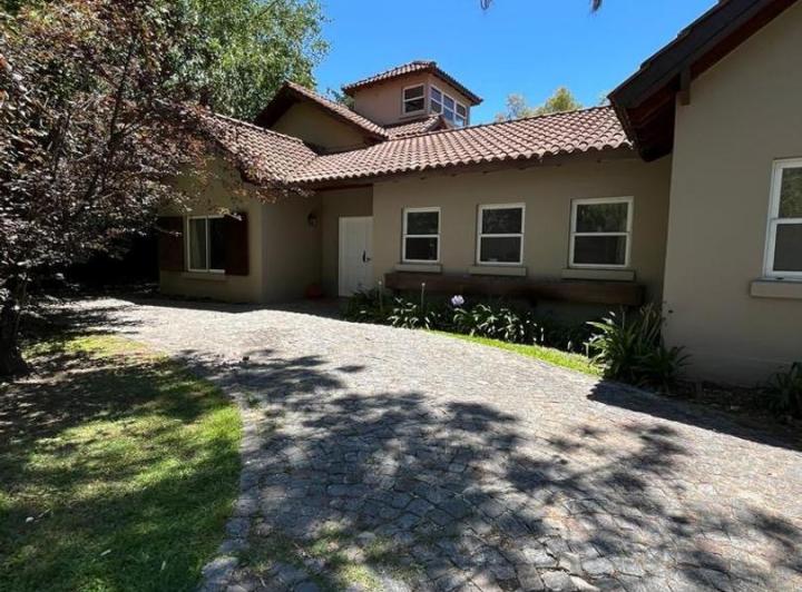Casa · 320m² · 6 Ambientes