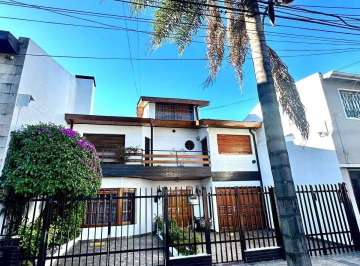 Casa · 270m² · 5 Ambientes · 1 Cochera