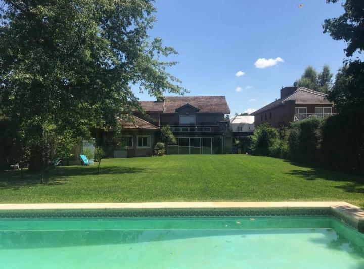 Casa · 360m² · 7 Ambientes