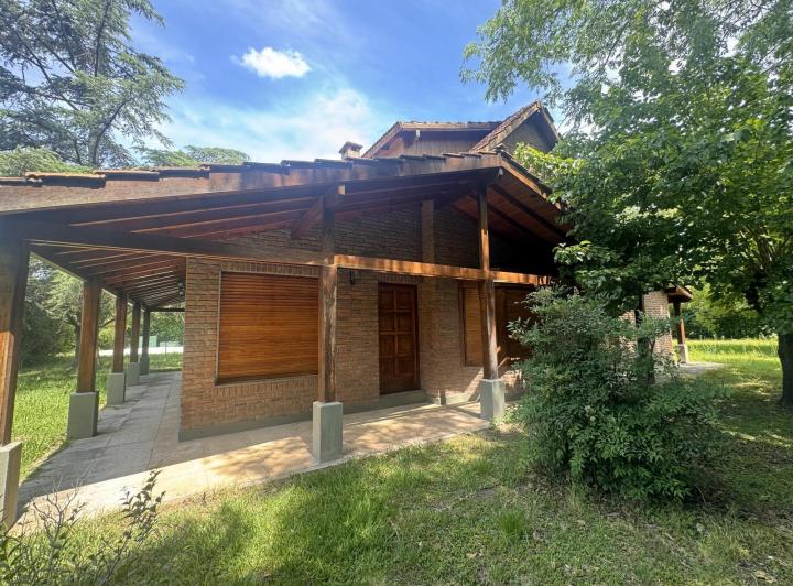 Casa · 250m² · 5 Ambientes