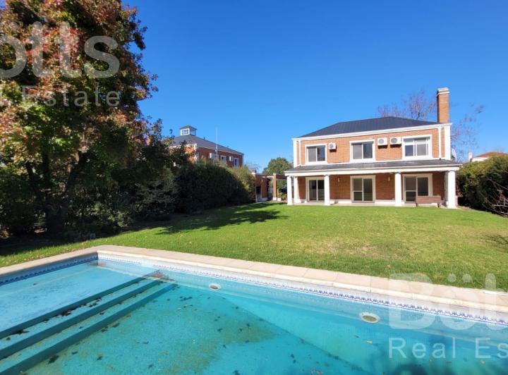 Casa · 166m² · 5 Ambientes · 1 Cochera