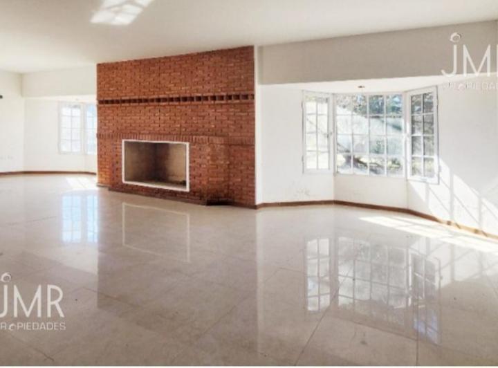 Casa · 375m² · 7 Ambientes · 2 Cocheras