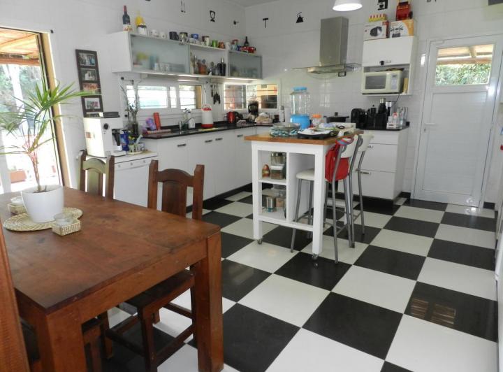 Casa · 220m² · 7 Ambientes · 2 Cocheras