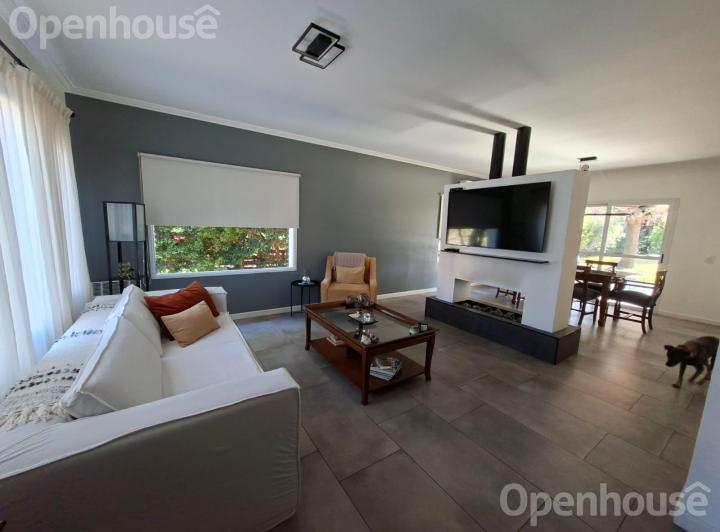 Casa · 220m² · 5 Ambientes · 1 Cochera