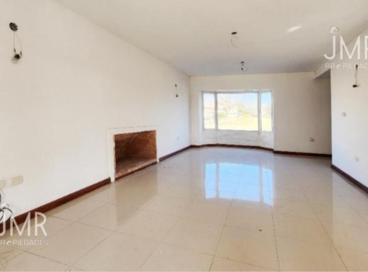 Casa · 205m² · 4 Ambientes · 2 Cocheras