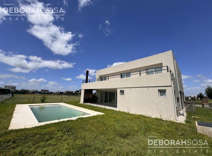 Casa · 207m² · 5 Ambientes · 2 Cocheras