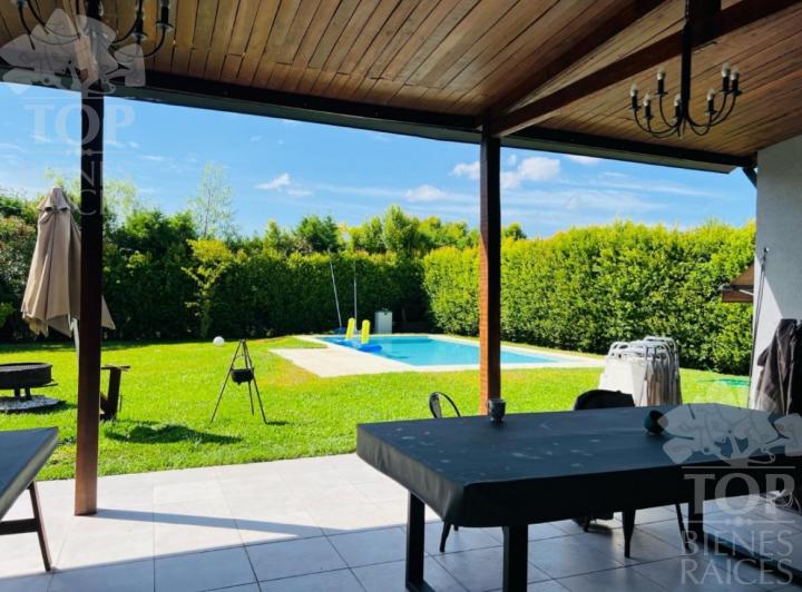 Casa · 145m² · 5 Ambientes · 2 Cocheras