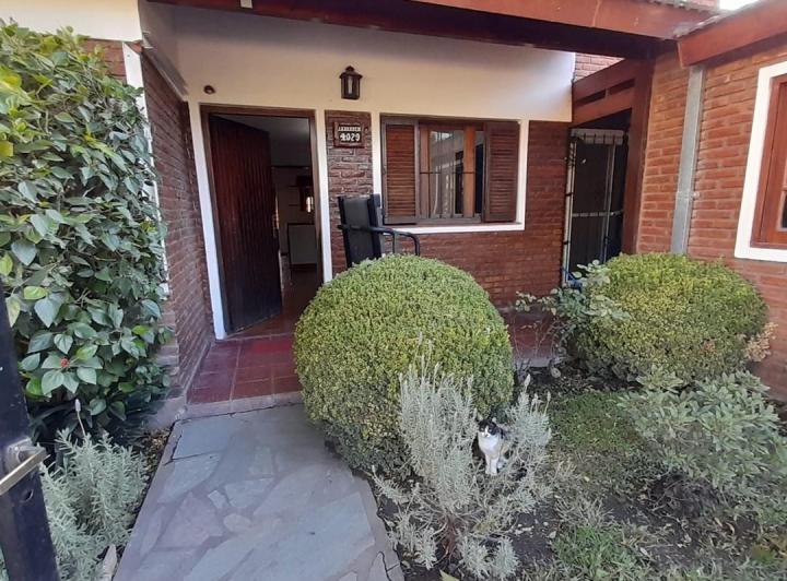 Casa · 165m² · 5 Ambientes · 4 Cocheras
