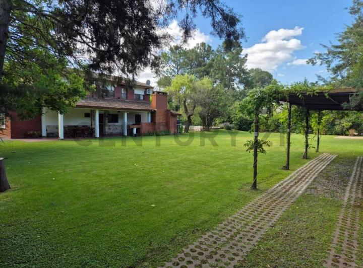 Casa · 180m² · 5 Ambientes · 2 Cocheras