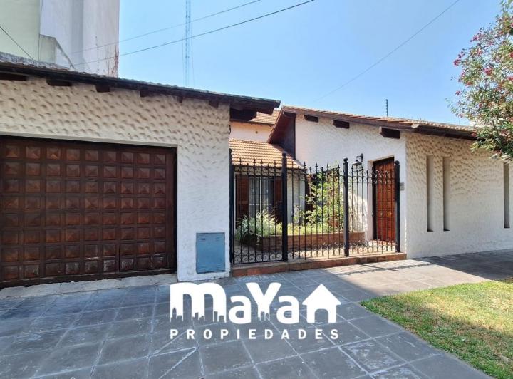 Casa · 219m² · 5 Ambientes · 1 Cochera