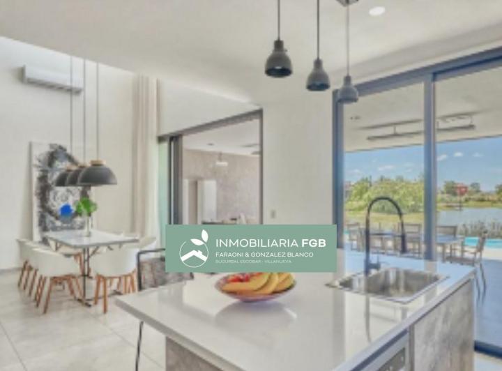 Casa · 315m² · 7 Ambientes · 2 Cocheras