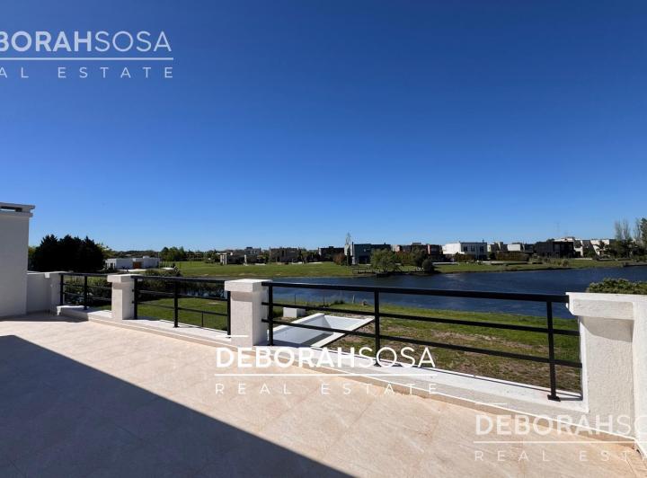 Casa · 200m² · 6 Ambientes · 4 Cocheras