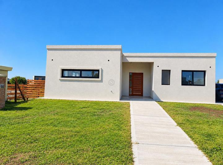 Casa · 150m² · 5 Ambientes · 3 Cocheras