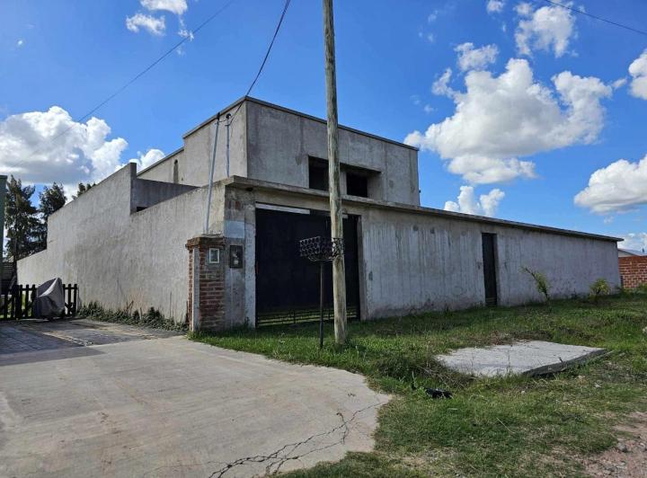 Casa · 200m² · 5 Ambientes · 3 Cocheras