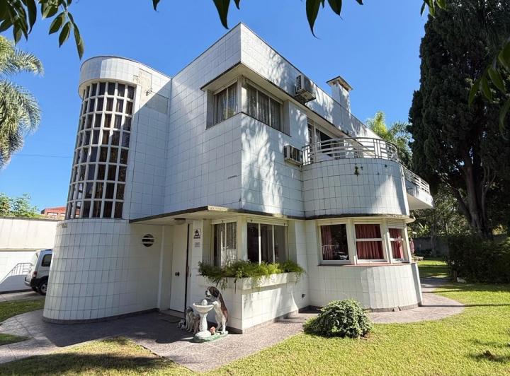 Casa · 350m² · 5 Ambientes · 3 Cocheras
