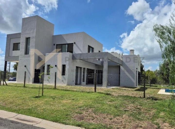 Casa · 194m² · 5 Ambientes · 1 Cochera