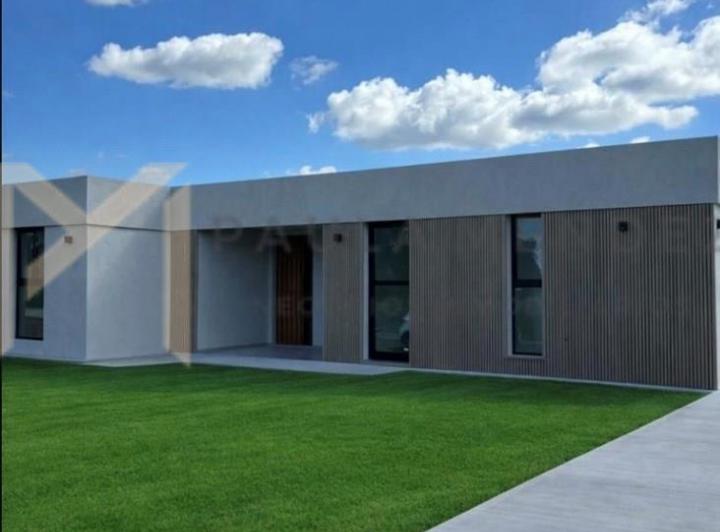 Casa · 188m² · 5 Ambientes · 2 Cocheras