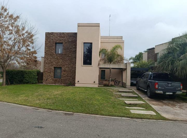 Casa · 140m² · 5 Ambientes · 1 Cochera