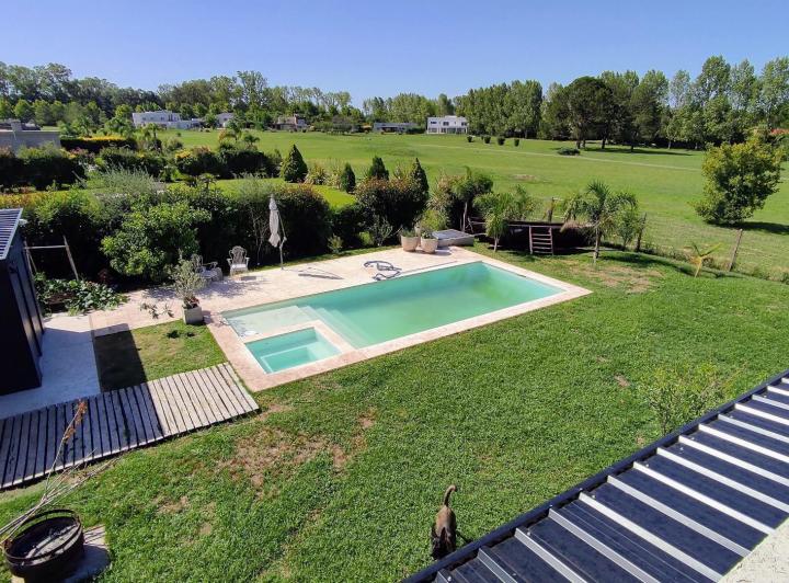 Casa · 293m² · 5 Ambientes · 4 Cocheras