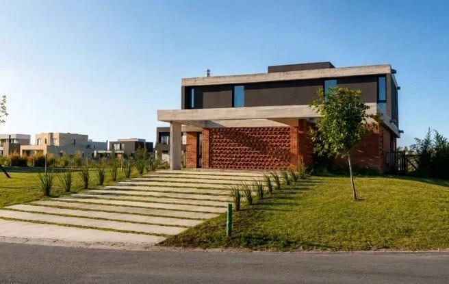 Casa · 215m² · 5 Ambientes · 6 Cocheras