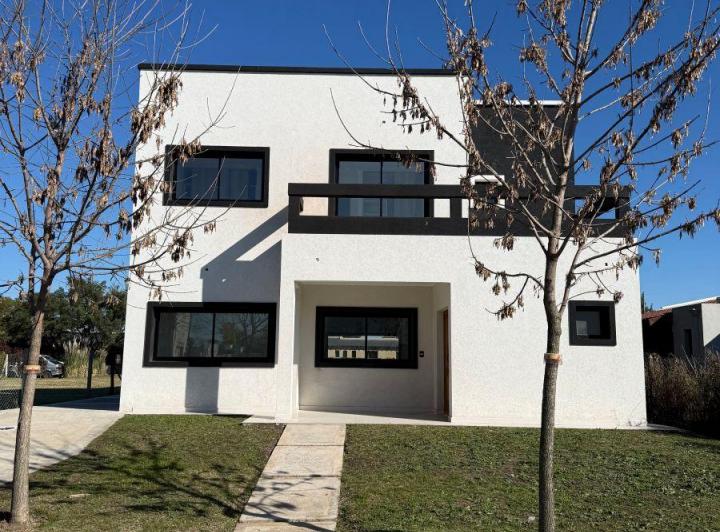 Casa · 224m² · 6 Ambientes · 1 Cochera