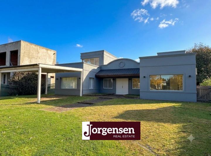 Casa · 240m² · 6 Ambientes