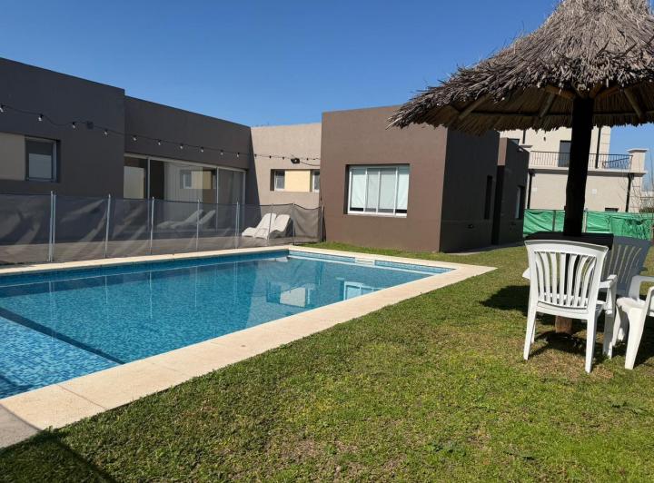 Casa · 160m² · 4 Ambientes · 2 Cocheras