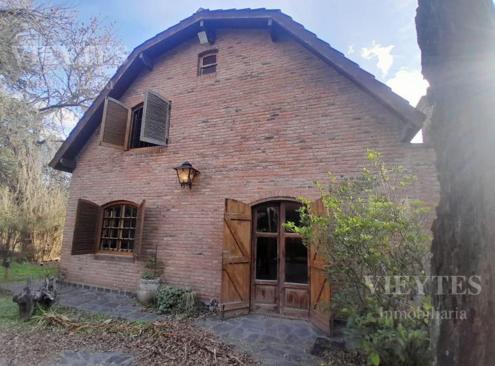 Casa · 205m² · 6 Ambientes · 2 Cocheras