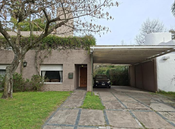 Casa · 286m² · 7 Ambientes · 1 Cochera