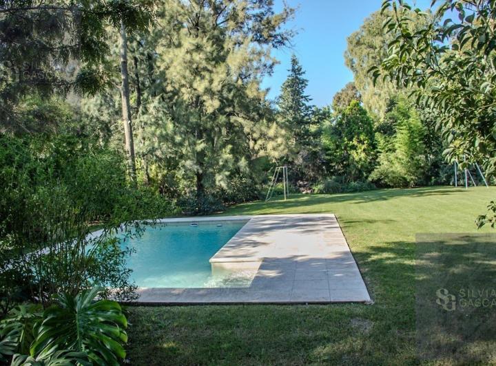 Casa · 171m² · 6 Ambientes · 4 Cocheras