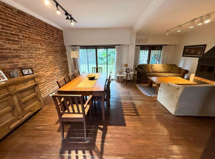 Casa · 181m² · 5 Ambientes · 3 Cocheras