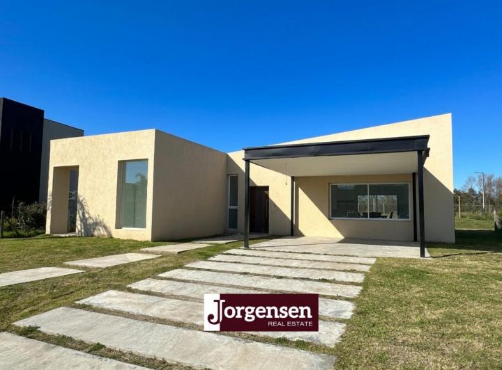 Casa · 175m² · 5 Ambientes · 2 Cocheras