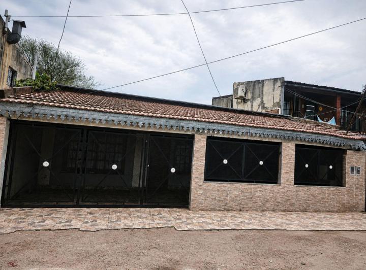 Casa · 230m² · 8 Ambientes