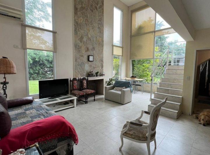Casa · 201m² · 5 Ambientes · 1 Cochera