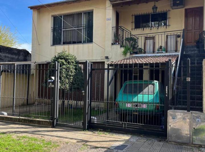 Casa · 200m² · 5 Ambientes · 2 Cocheras