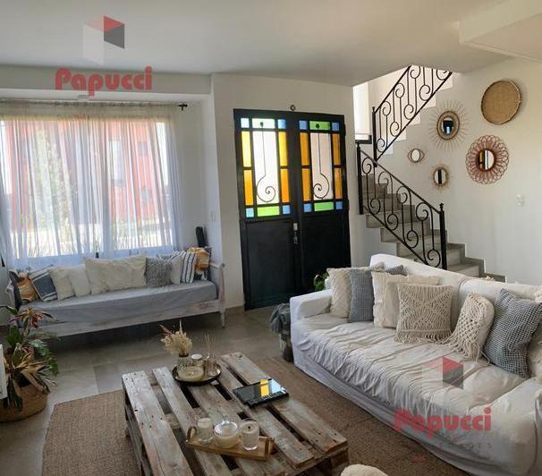 Casa · 165m² · 5 Ambientes · 3 Cocheras